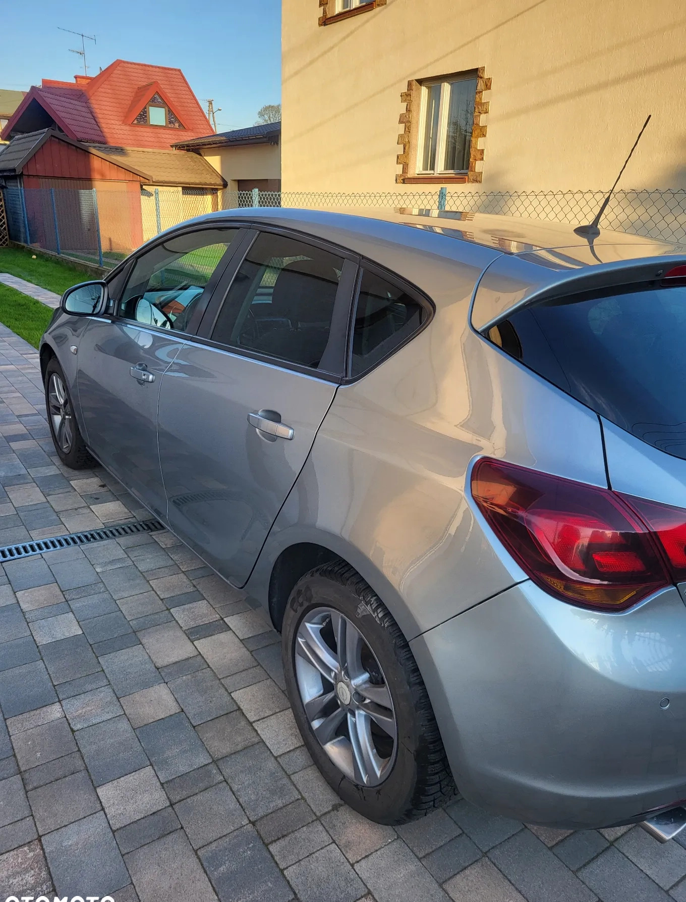 Opel Astra cena 22500 przebieg: 237600, rok produkcji 2011 z Sulejów małe 137